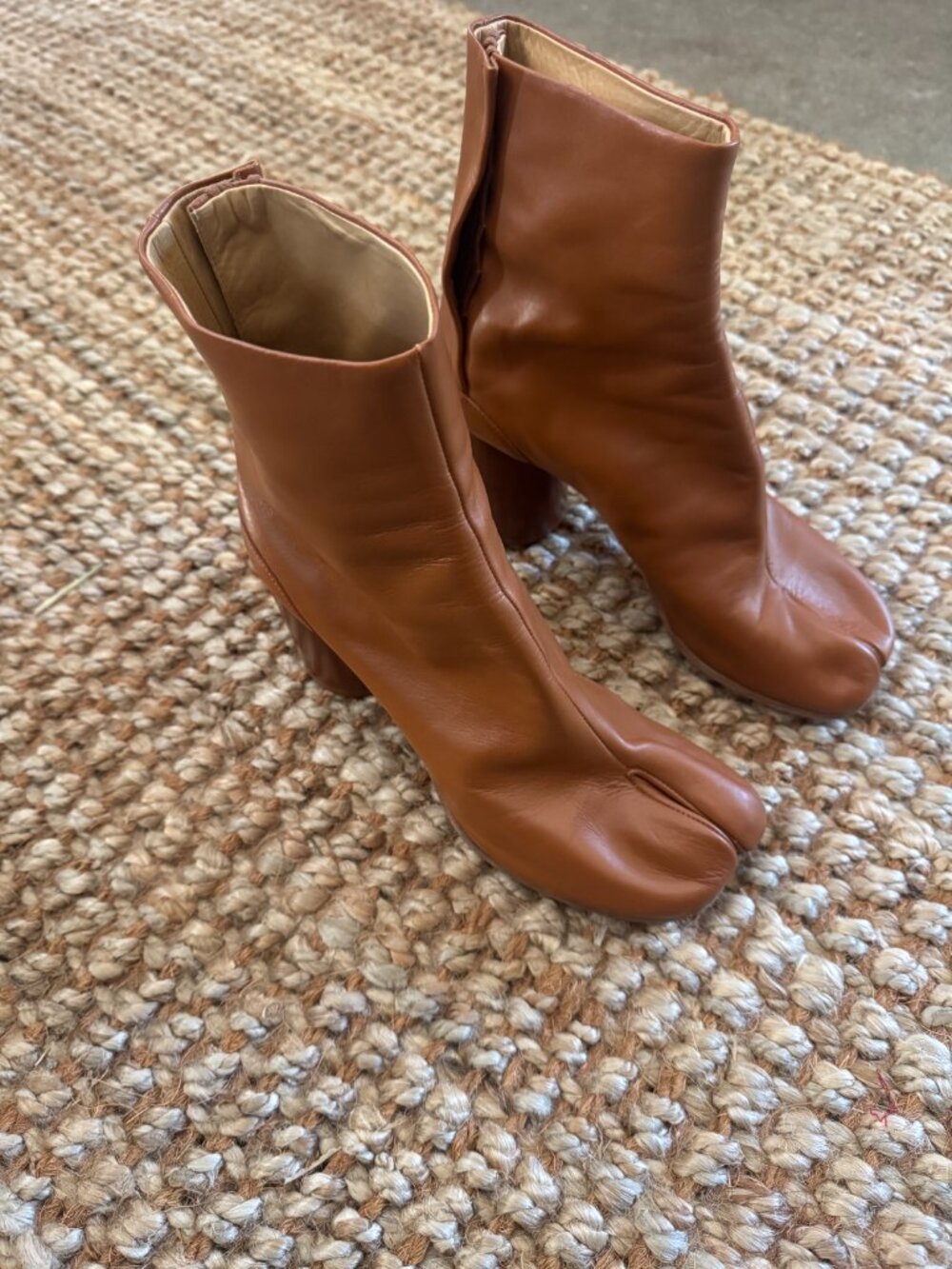 Maison Margiela TABI Camel Leather Split Toe Ankle Boots Pull-On EU 39 US 8.5